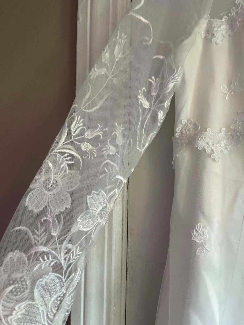 Jessica McClintock Gorgeous Vintage Lace Wedding Dress
-NWT Size 10 - Picture 4 of 16